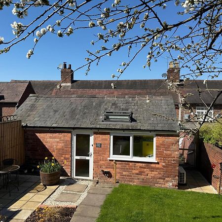 Cherry Cottage Retro Stay, Stourport Exterior foto